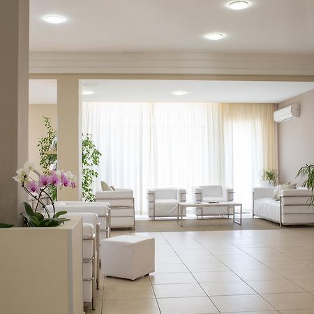 Hotel Holiday Vasto Exterior foto