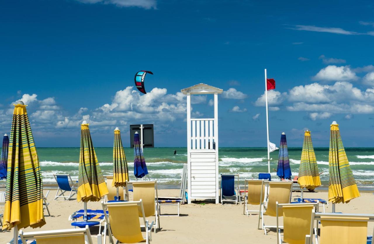 Hotel Holiday Vasto Exterior foto