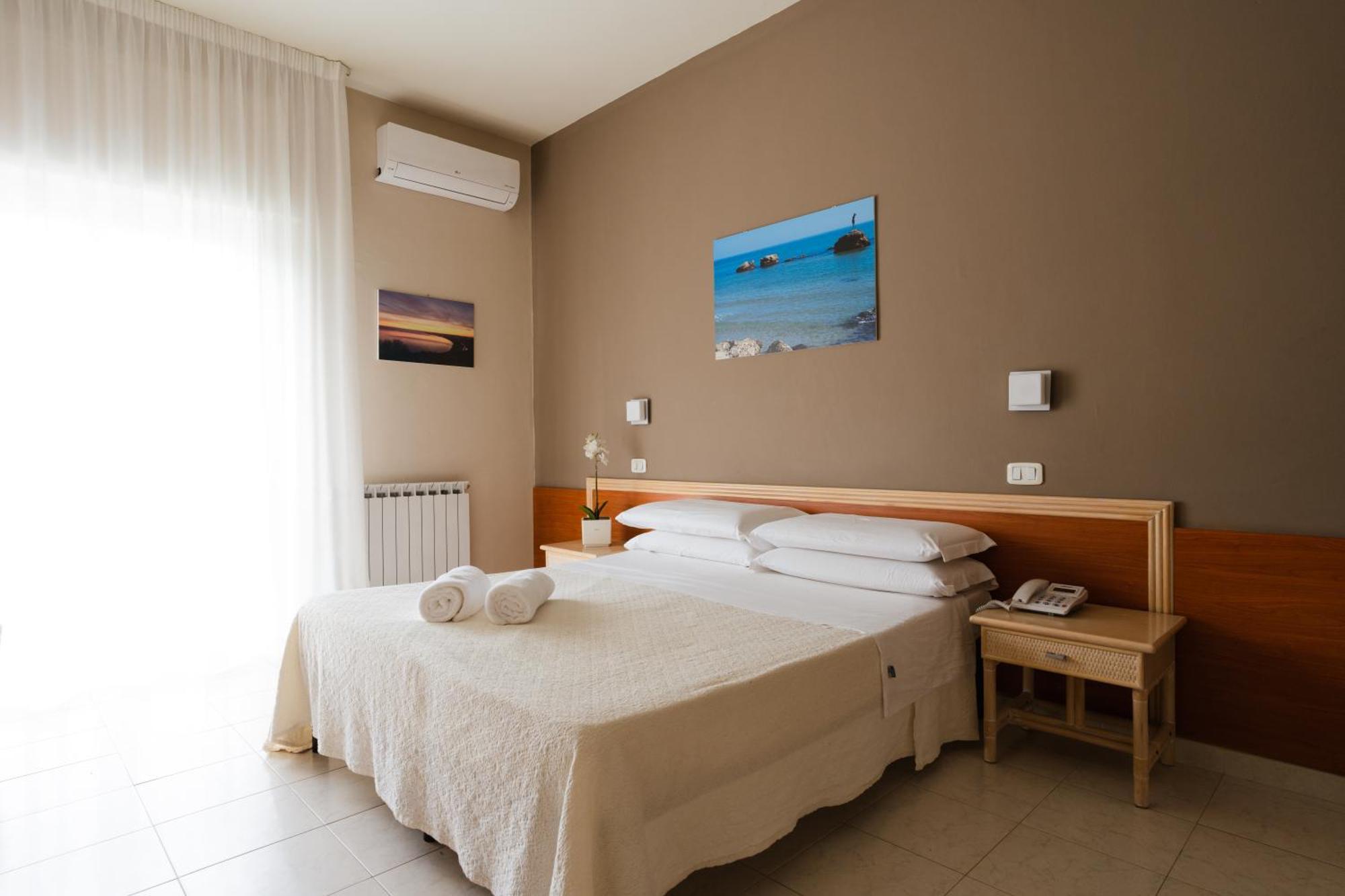 Hotel Holiday Vasto Exterior foto