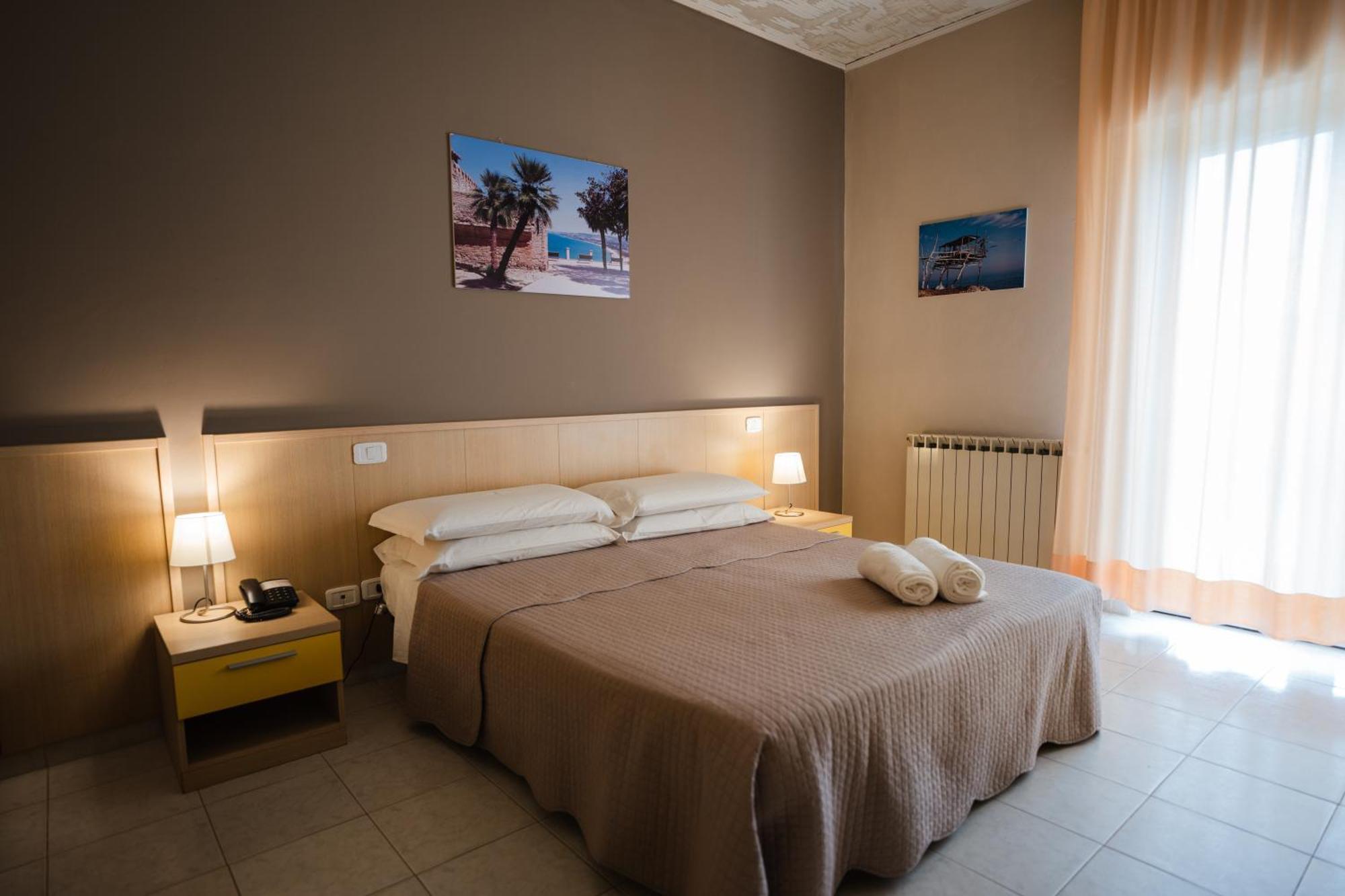 Hotel Holiday Vasto Exterior foto