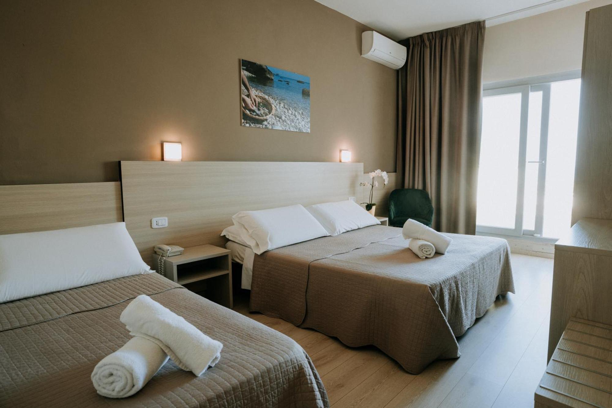 Hotel Holiday Vasto Exterior foto